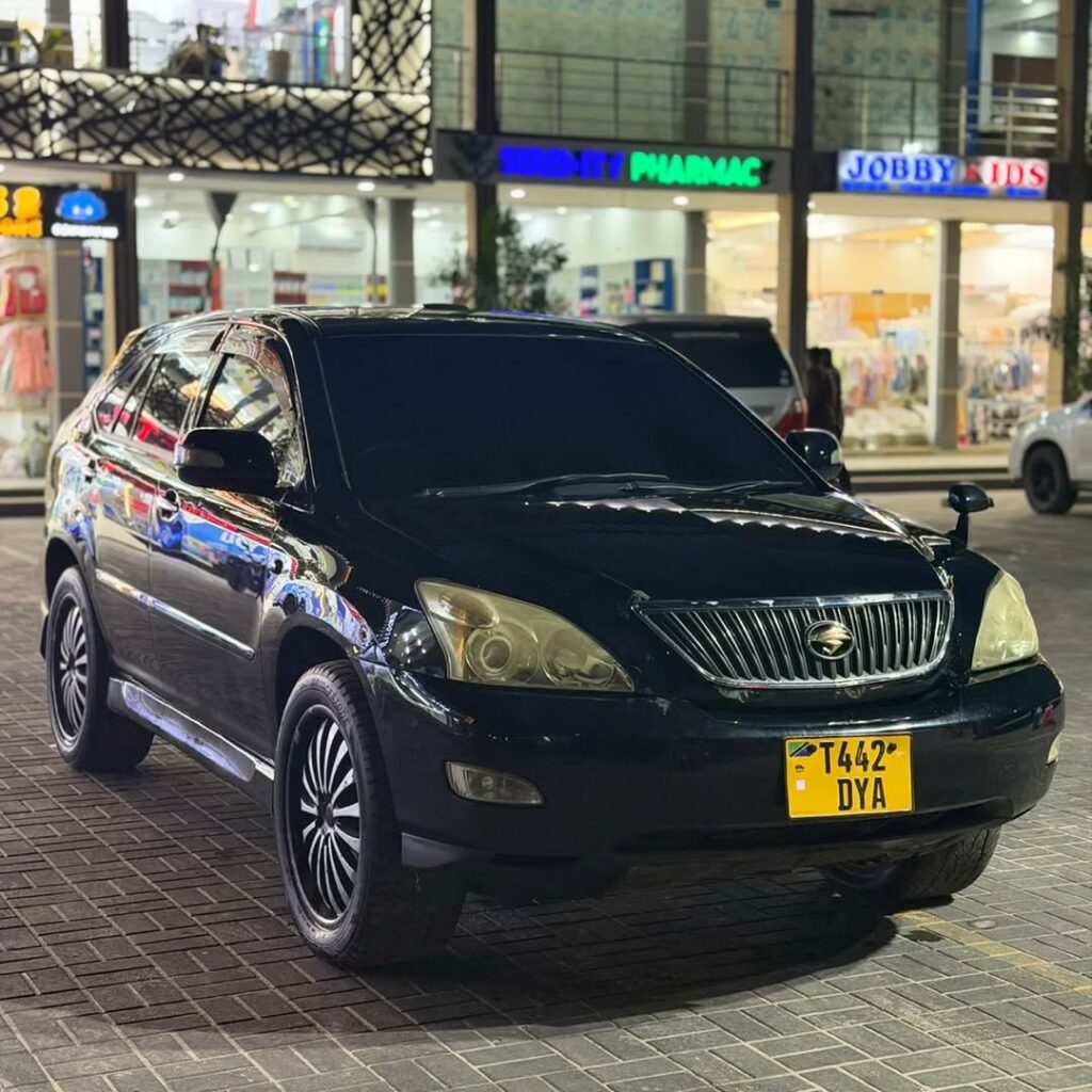 Price Toyota Harrier 2005 for Sale in Dar es Salaam