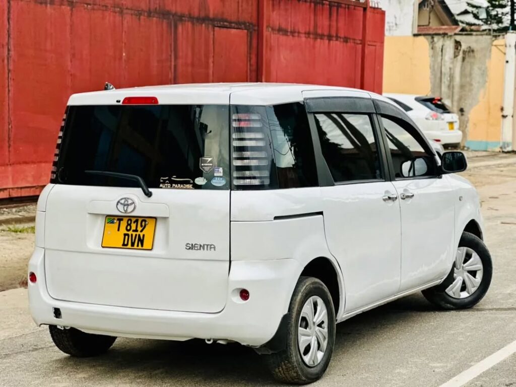 For Sale Toyota Sienta 2010 in Dar es Salaam
