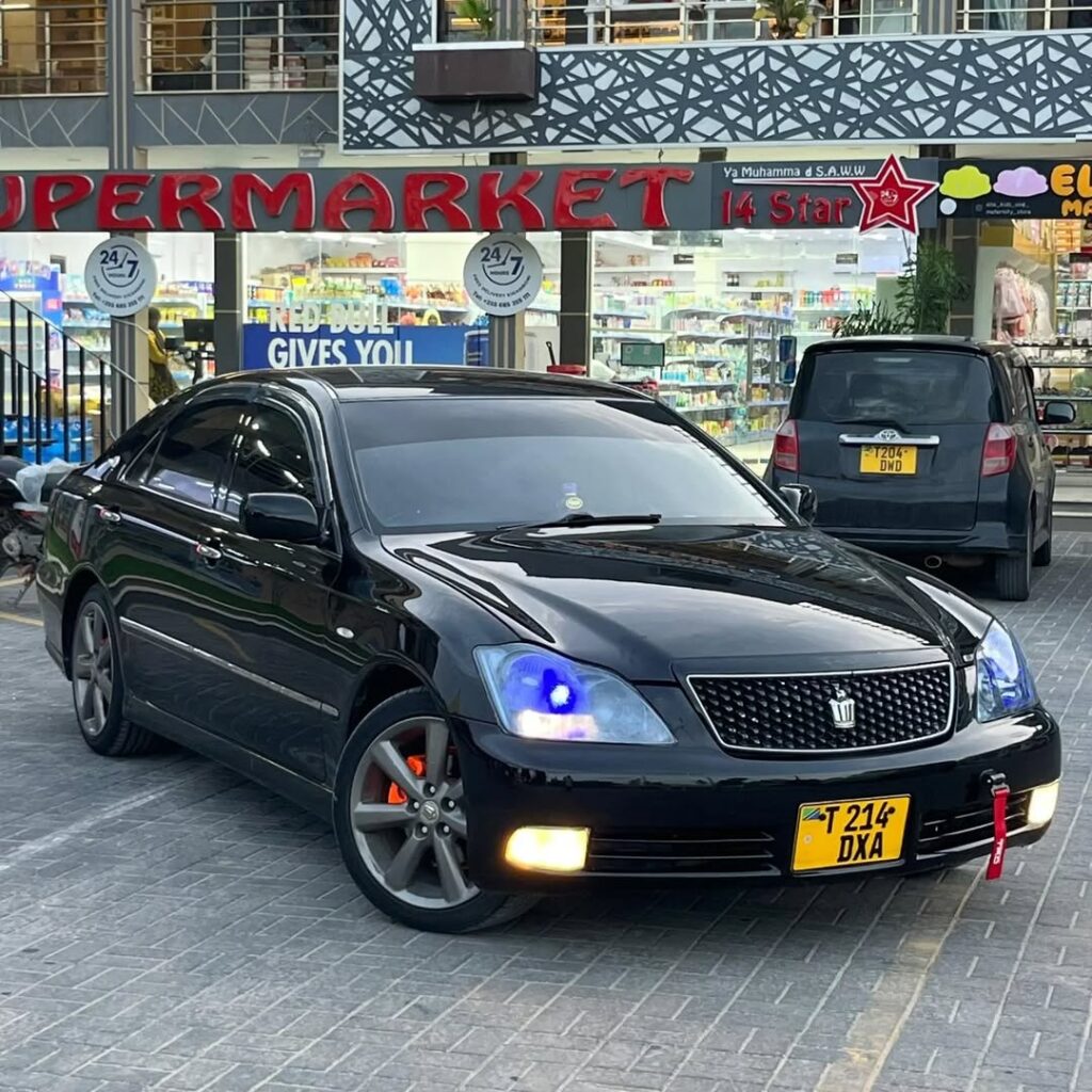 Magari Sokoni Toyota Crown ya Bei Poa 2008