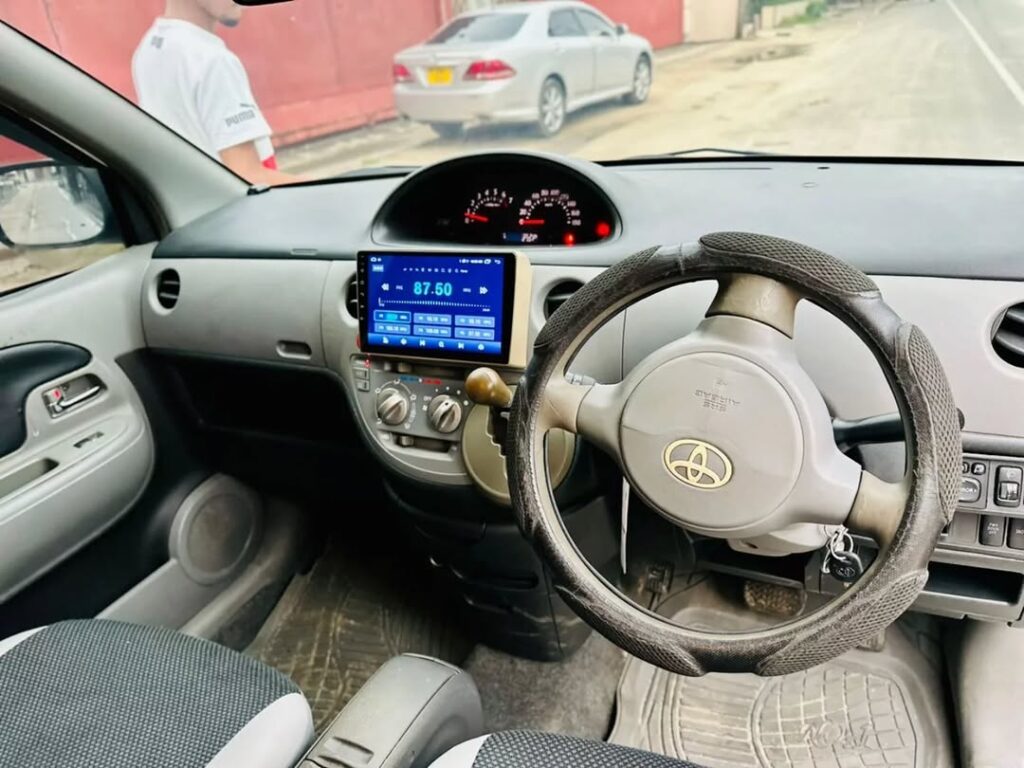 Price Toyota Sienta 2010 for Sale in Dar es Salaam