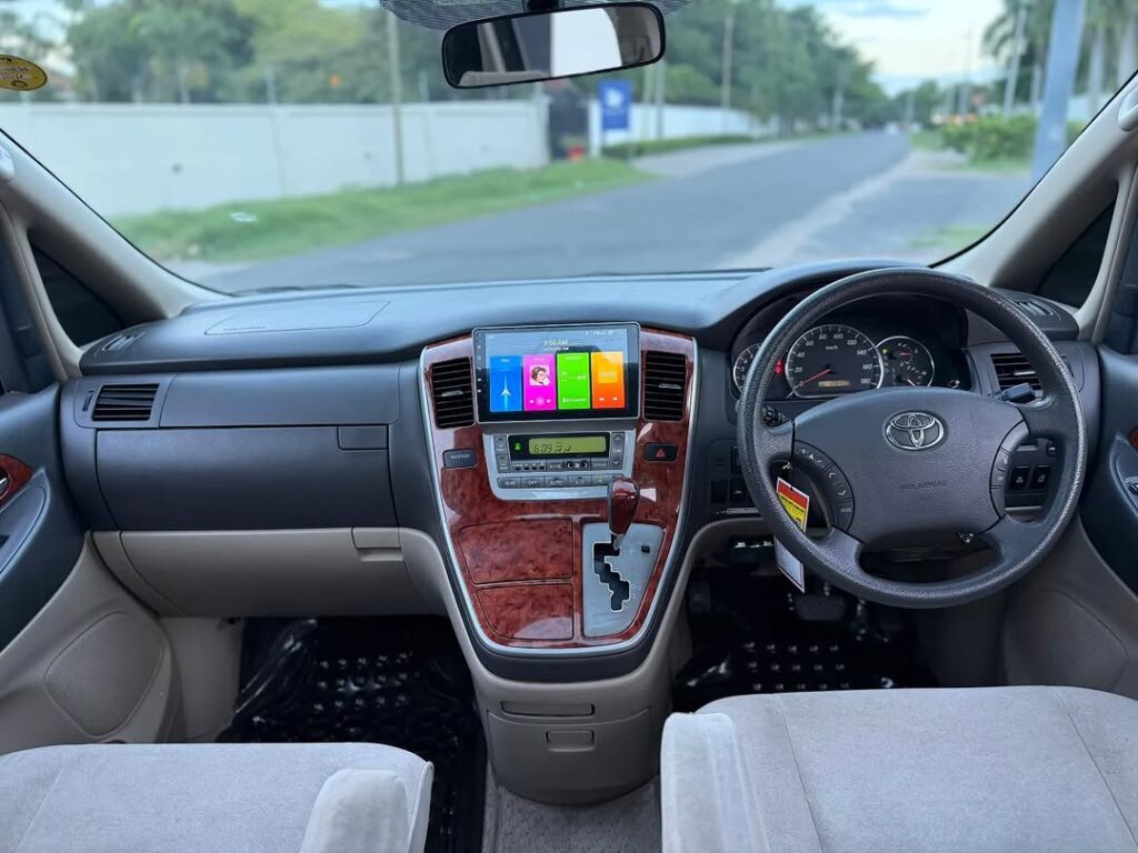 Magari Alphard 2004 lipo Dar es Salaam