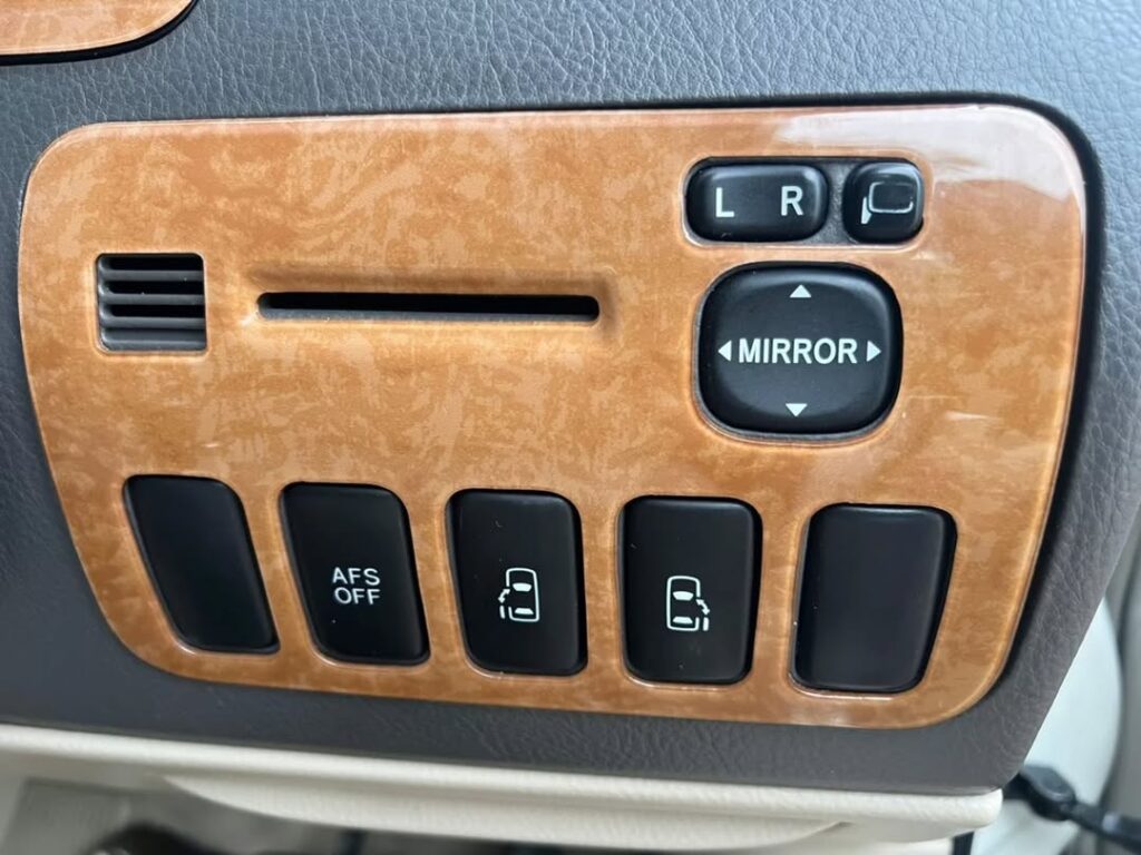 Toyota Alphard bei poa sokoni Dar es Salaam Tanzania