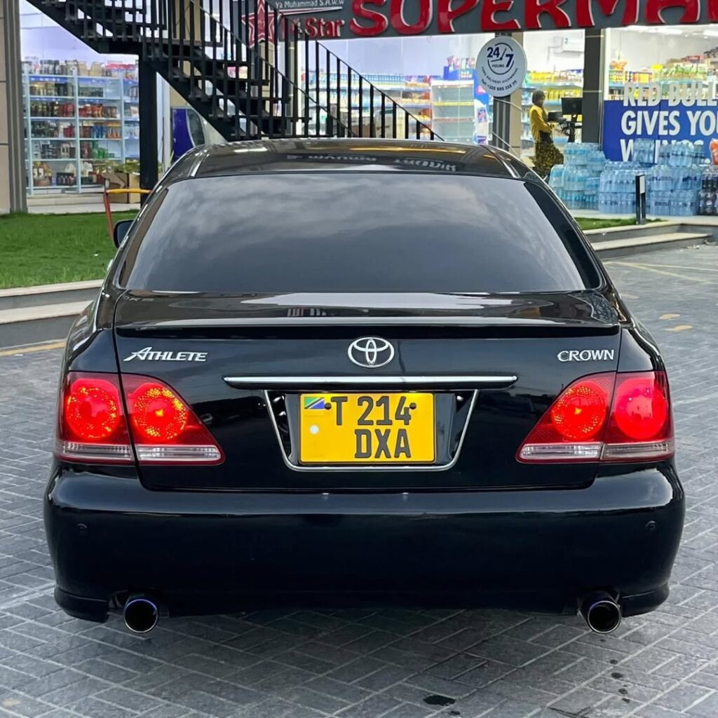 Toyota Crown bei poa sokoni Dar es Salaam Tanzania
