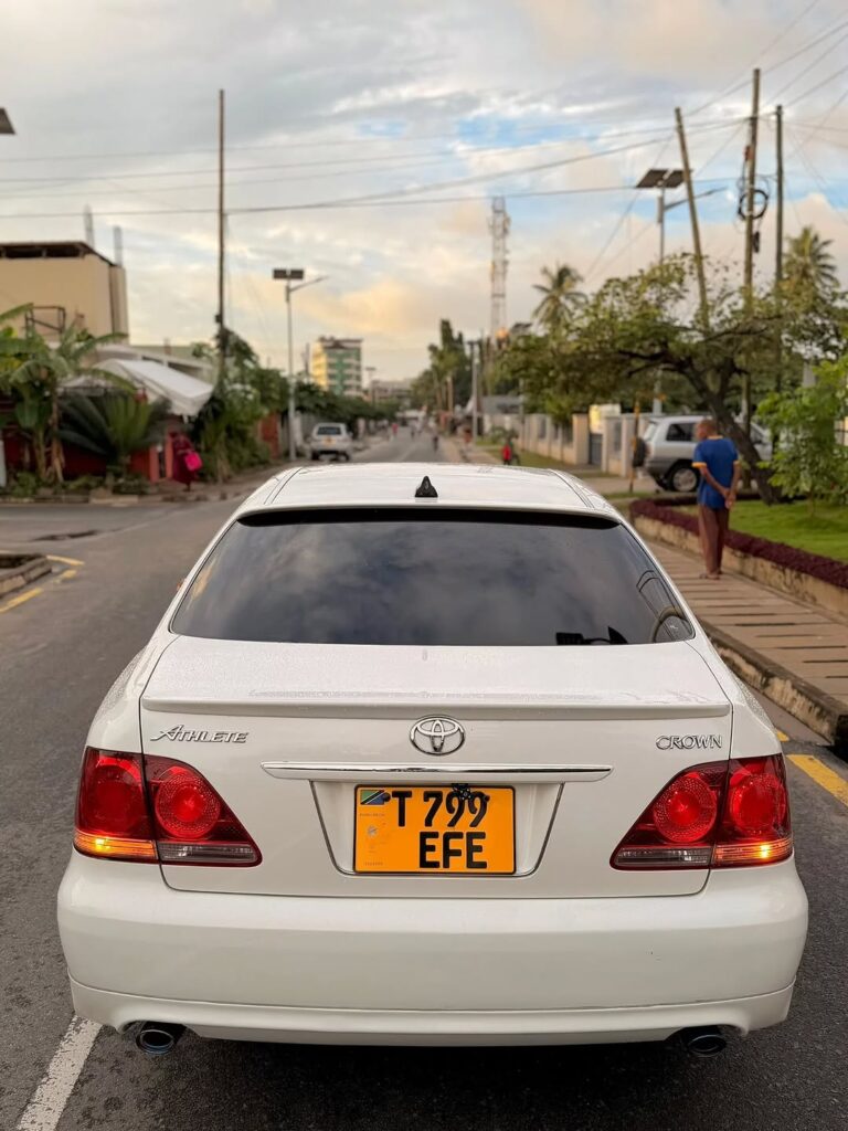 For Sale Toyota Crown 2005 in Dar es Salaam