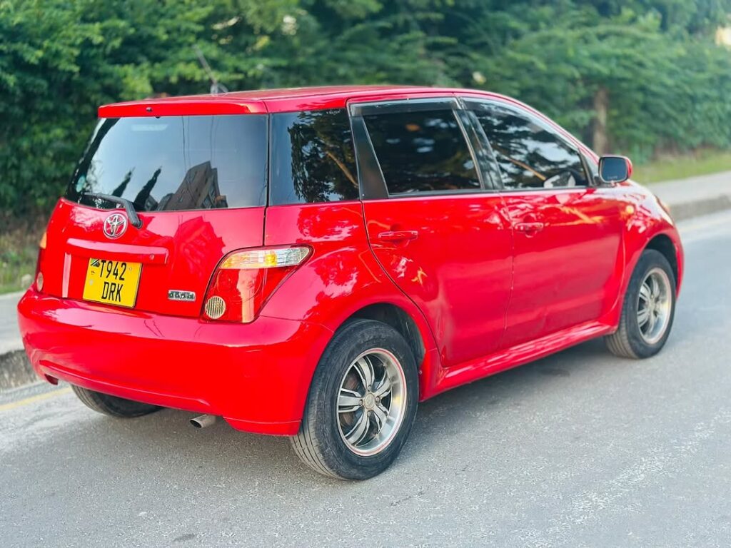 Toyota IST bei poa sokoni Dar es Salaam Tanzania