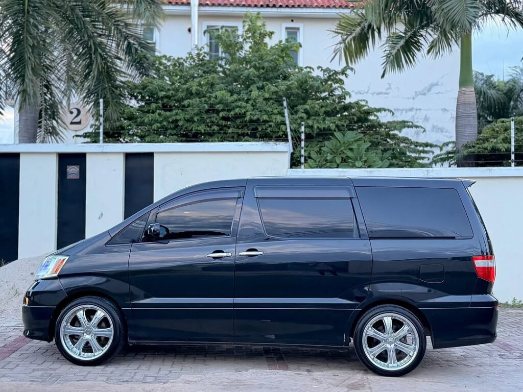Bei ya Toyota Alphard 2004 Sokoni Dar es Salaam Tanzania