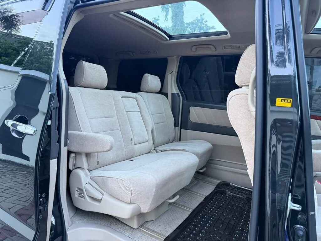 Toyota Alphard 2004 Inauzwa Dar es Salaam Tanzania