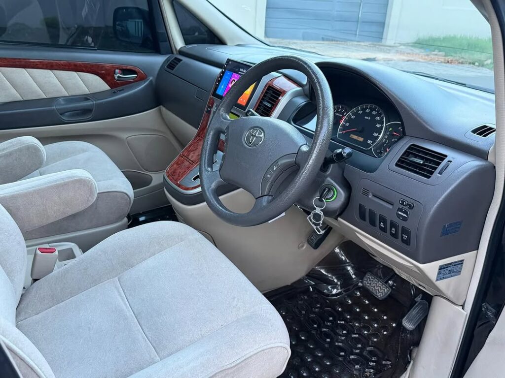 Toyota Alphard bei poa sokoni Dar es Salaam Tanzania