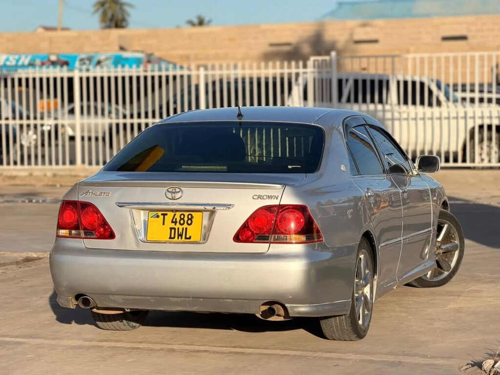 Toyota Crown bei poa sokoni Dar es Salaam Tanzania
