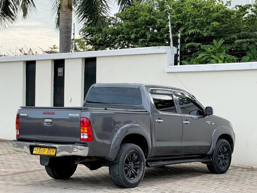 For Sale Toyota Hilux 2010 in Dar es Salaam