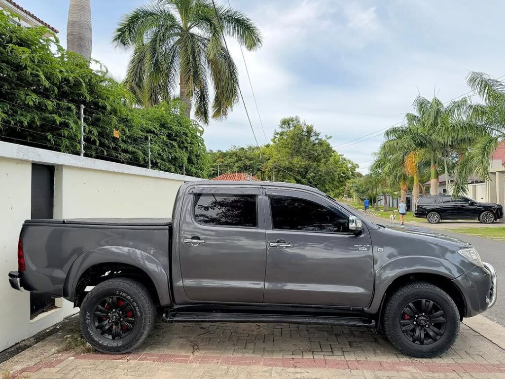 Price Toyota Hilux 2010 for Sale in Dar es Salaam