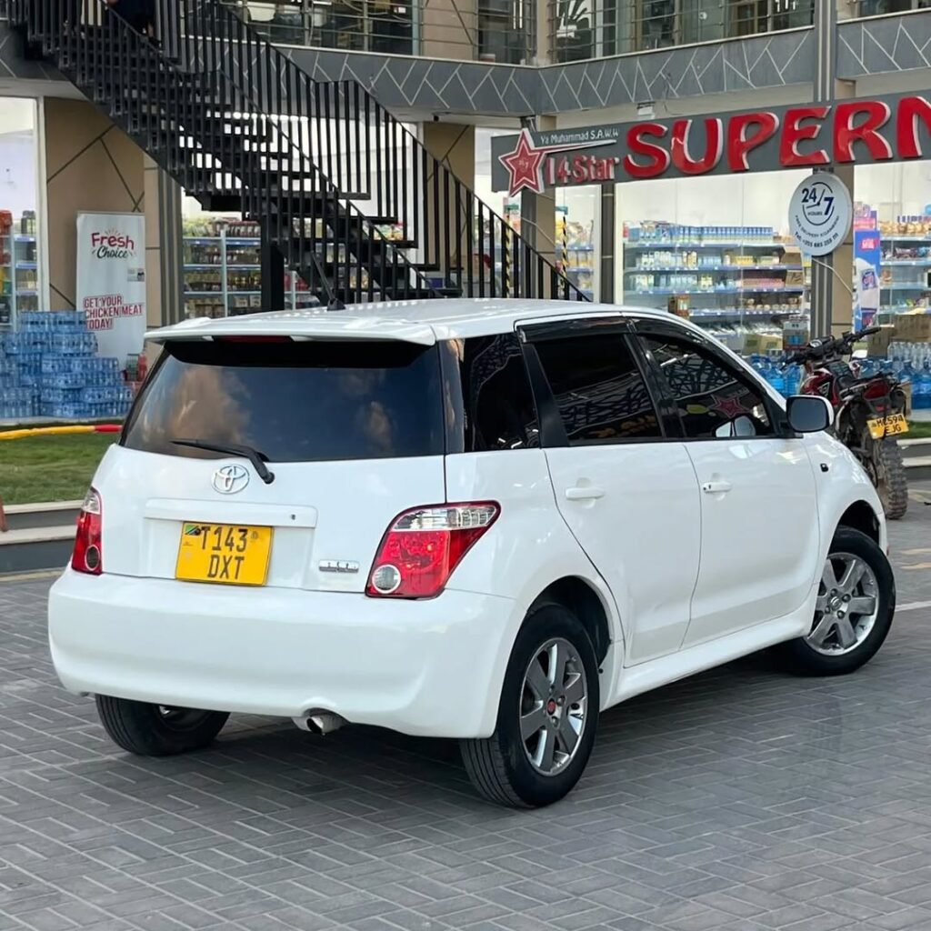 Toyota IST bei poa sokoni Dar es Salaam Tanzania