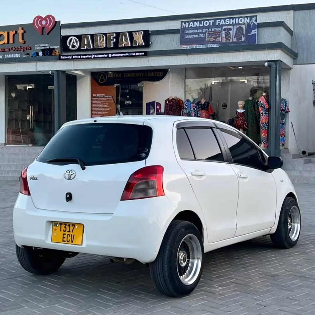 Price Toyota Vitz 2005 for Sale in Dar es Salaam