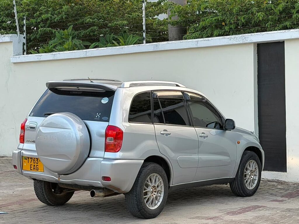 Magari Sokoni Toyota Rav4 ya Bei Poa 2003