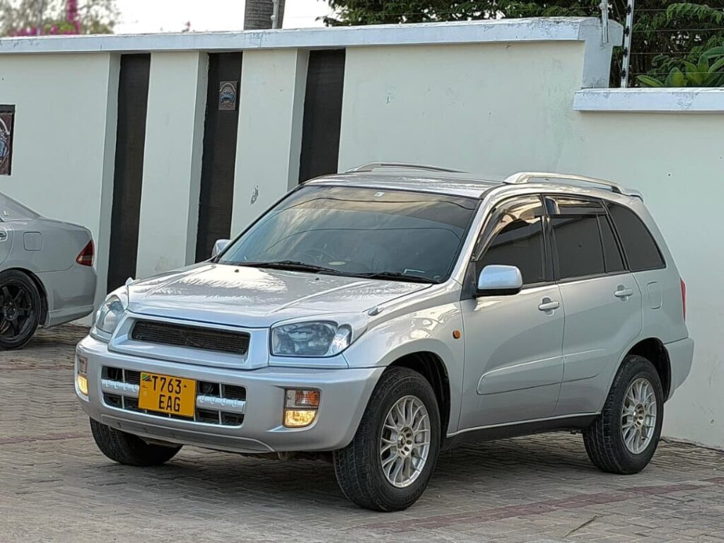 Magari Rav4 2003 lipo Mwanza