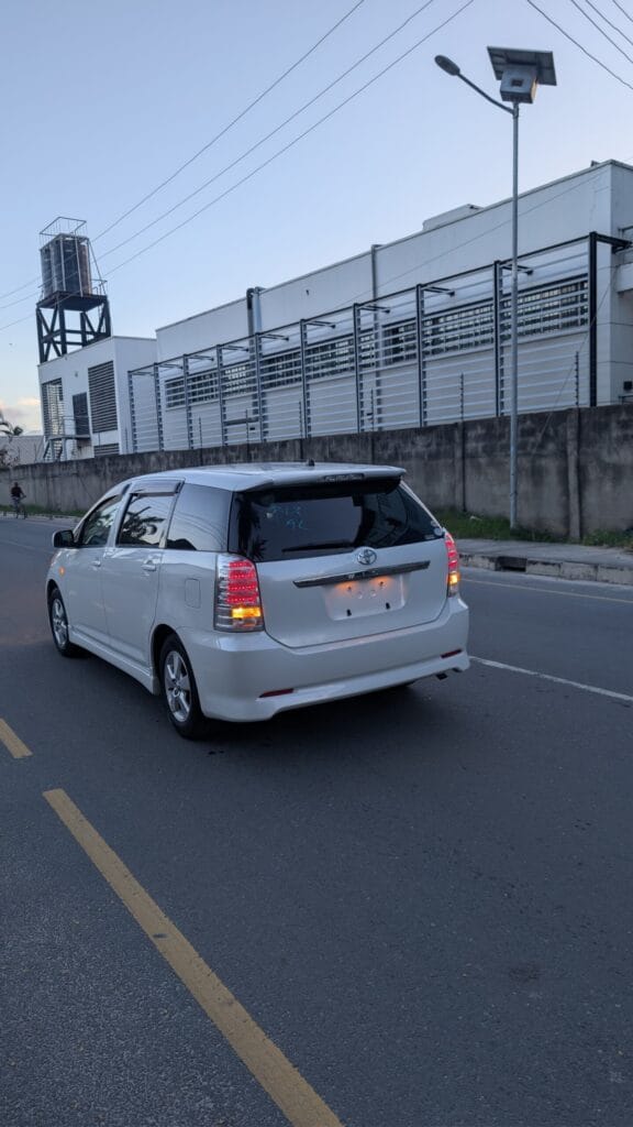 Toyota Wish bei poa sokoni Dar es Salaam Tanzania
