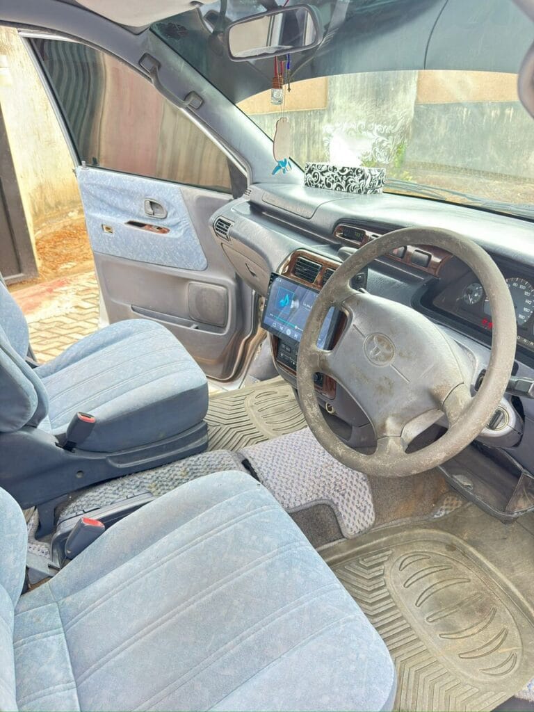 Toyota Noah bei poa sokoni Dar es salaam Tanzania