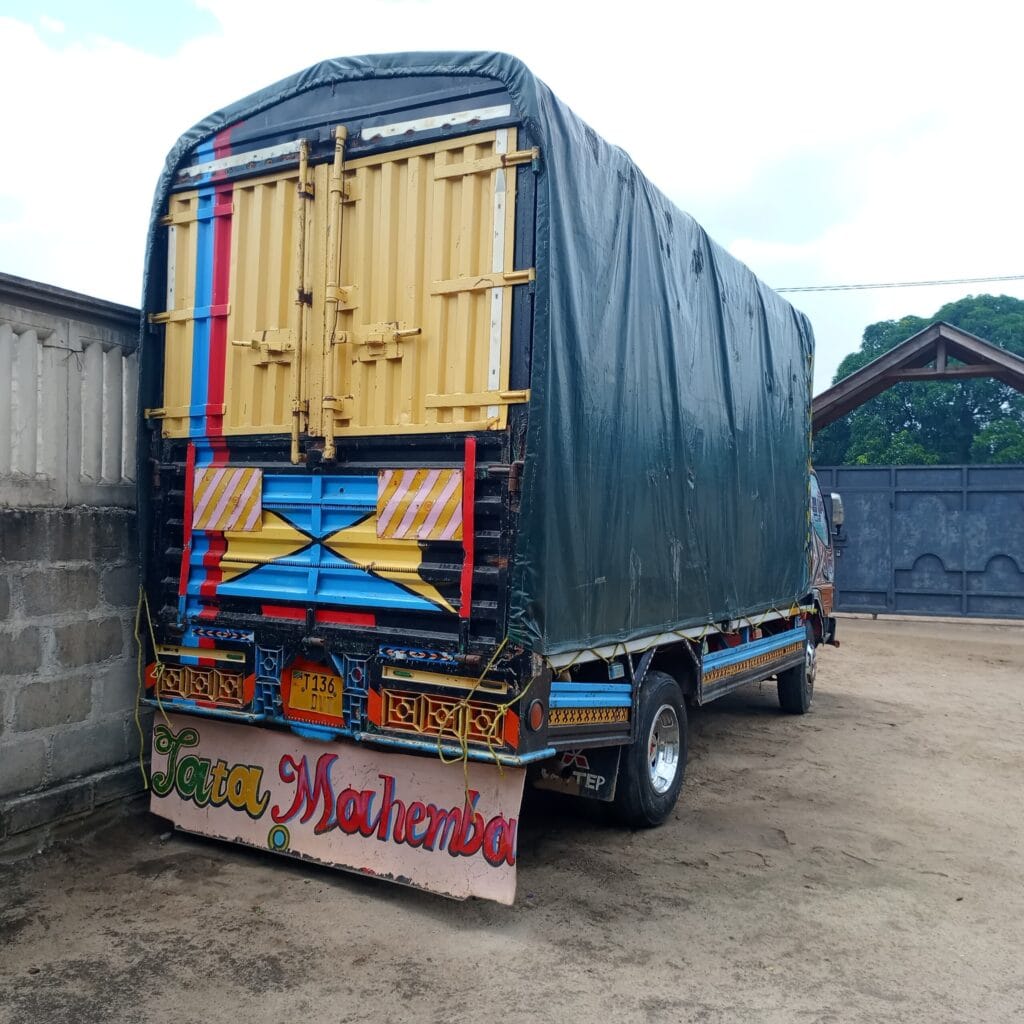 Mitsubishi Canter 1999 for Sale in Dar es Salaam