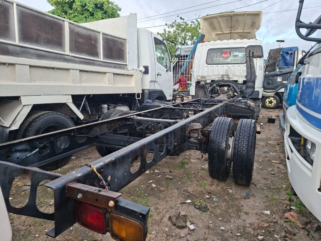 Magari Fuso 2006 lipo Dar es Salaam