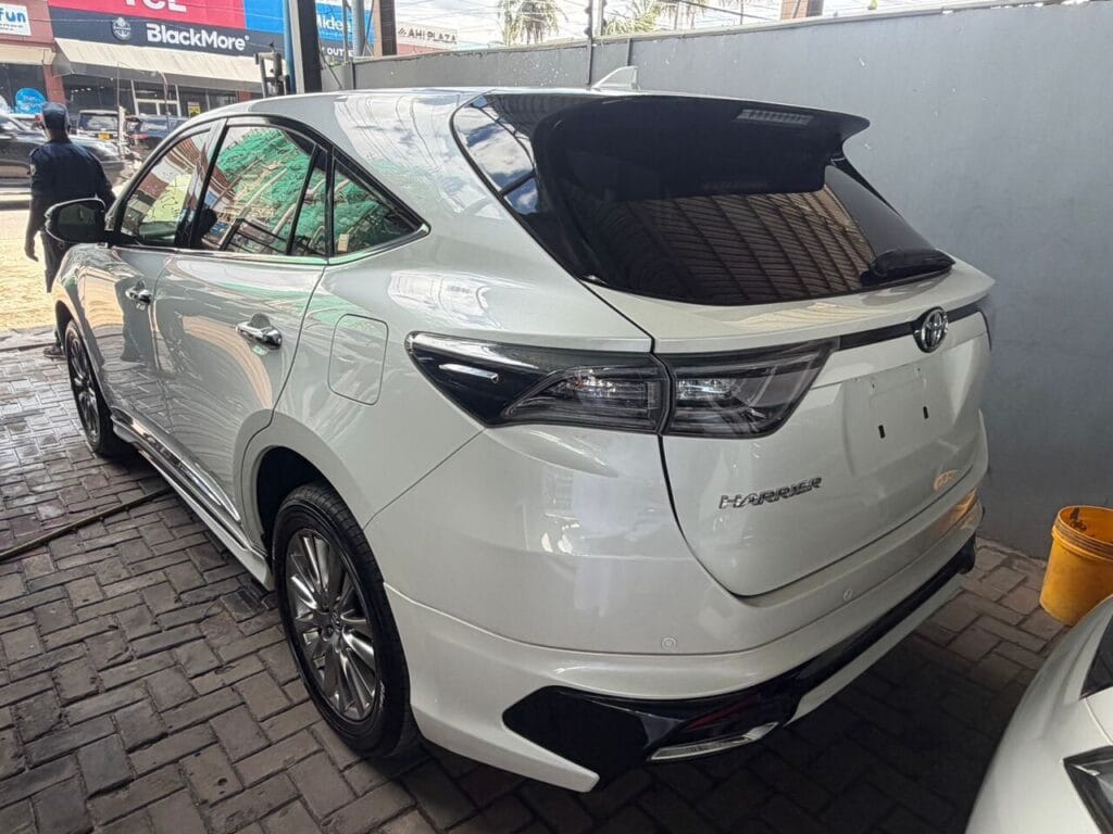 Magari Sokoni Toyota Harrier ya Bei Poa 2016