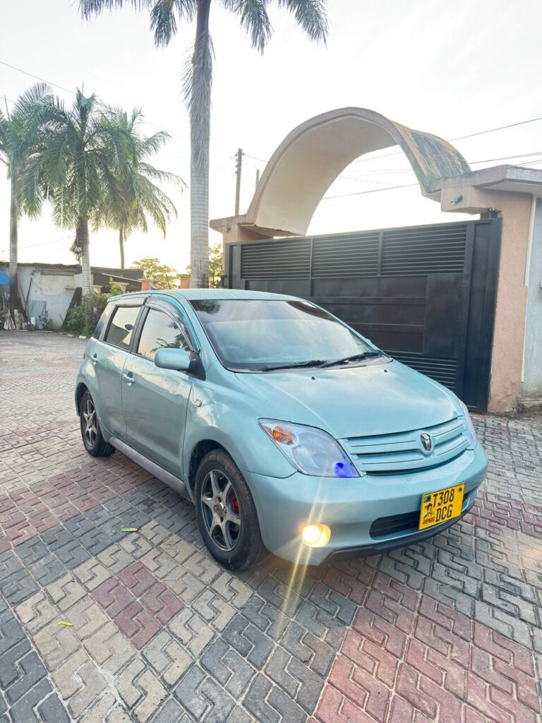 Magari IST 2003 lipo Dar es Salaam