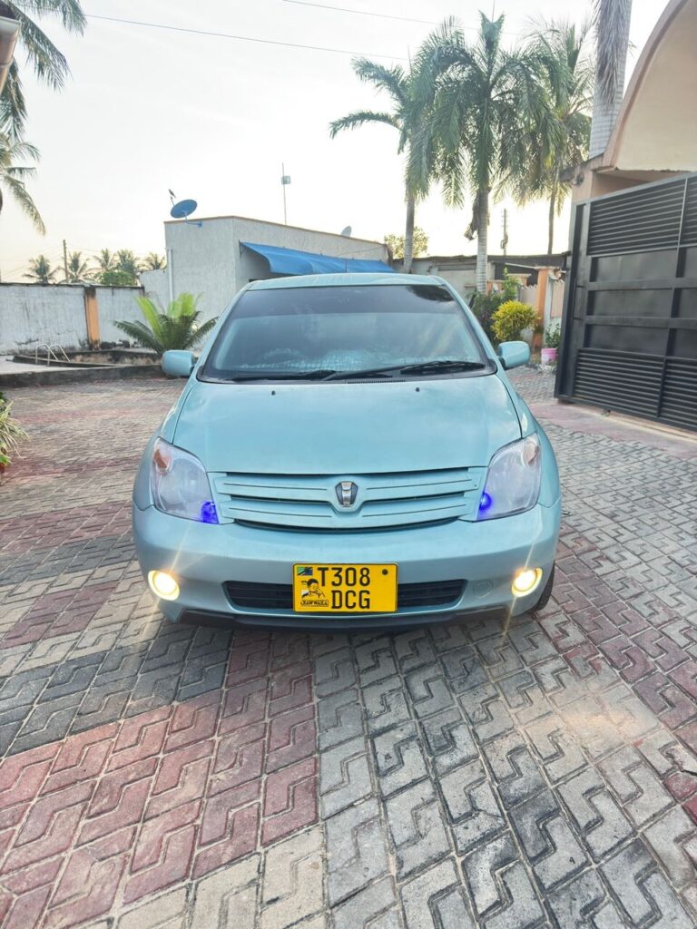 Toyota IST bei poa sokoni Dar es Salaam Tanzania