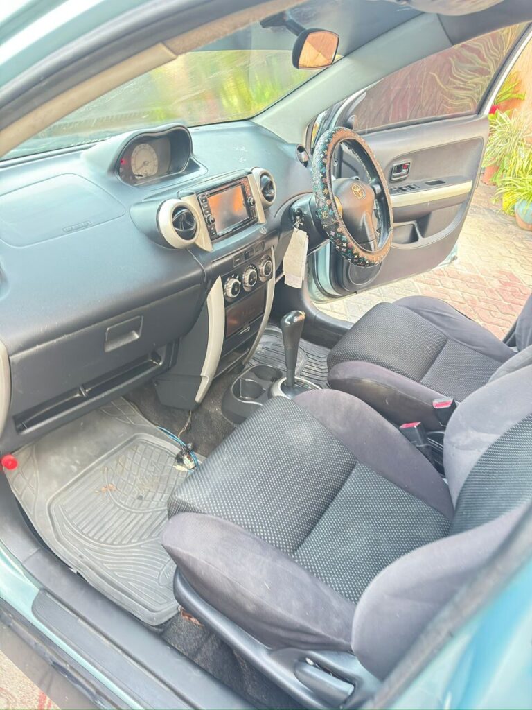 Magari Sokoni Toyota IST ya Bei Poa 2003