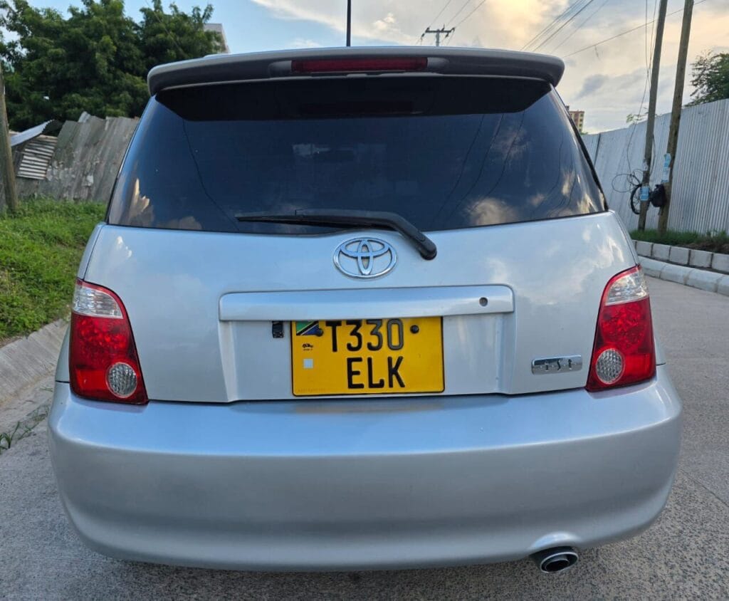 Magari Sokoni Toyota IST ya Bei Poa 2006