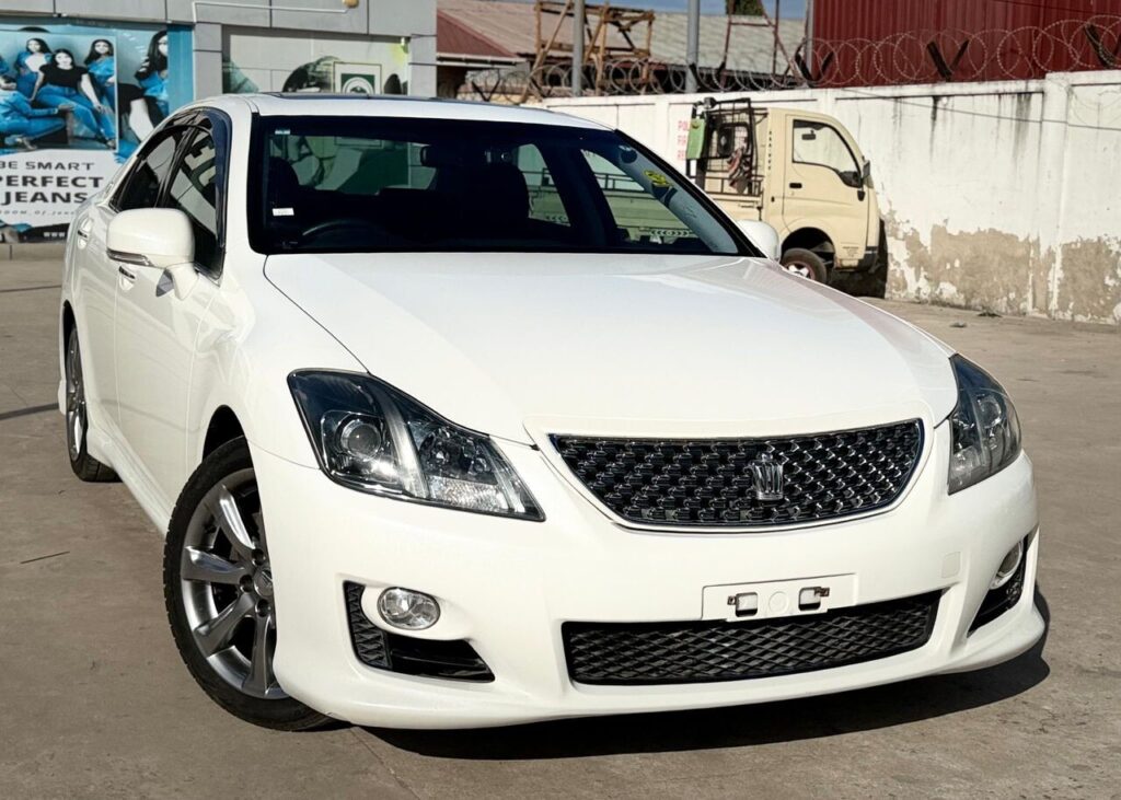Toyota Crown bei poa sokoni Dar es Salaam Tanzania