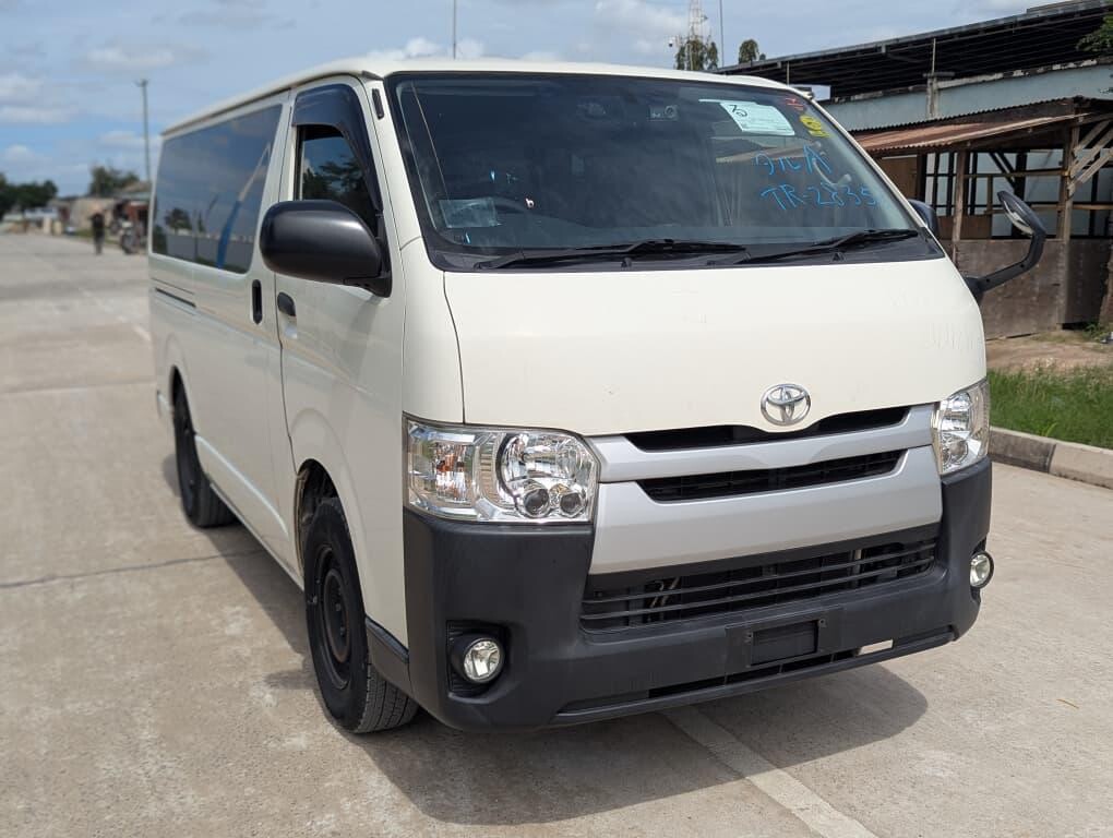 Magari Sokoni Toyota Hiace ya Bei Poa 2017