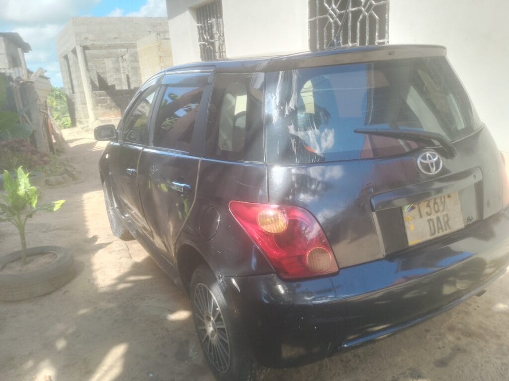 Magari Sokoni Toyota IST ya Bei Poa 2007