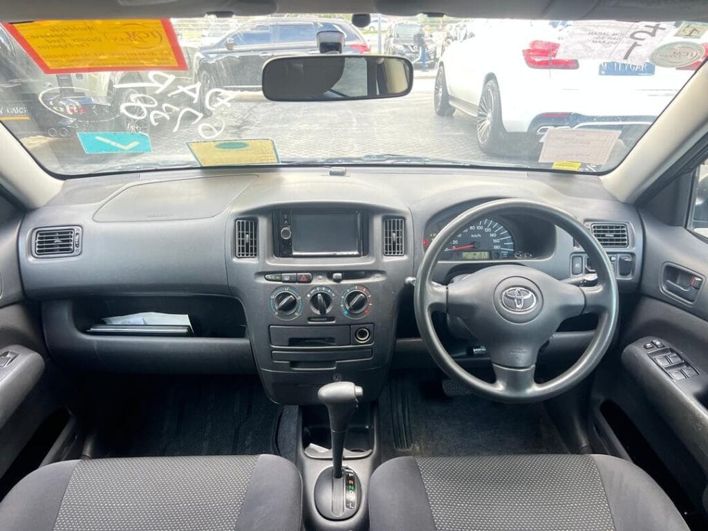 Toyota Probox bei poa sokoni Dar es Salaam Tanzania