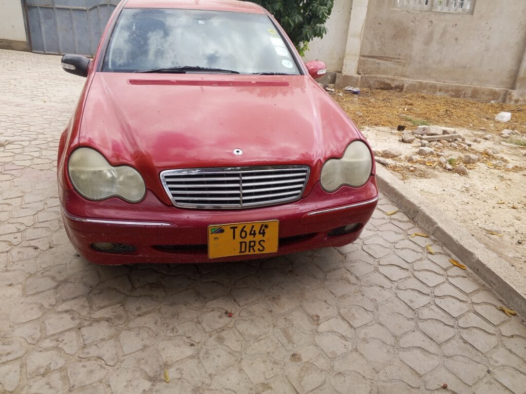 Magari Sokoni Benz C-Class ya Bei Poa 2004