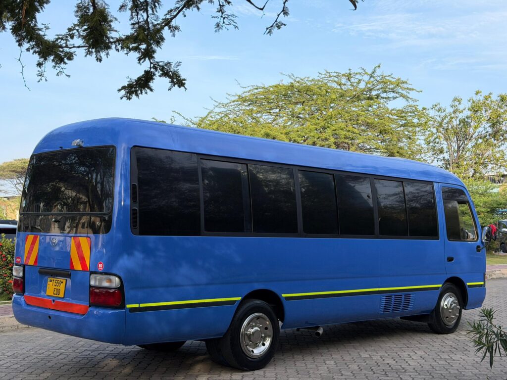 Magari Sokoni Toyota Coaster ya Bei Poa 1998