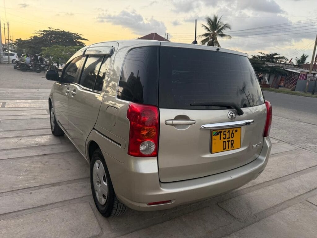 Price Toyota Raum 2004 for Sale in Dar es Salaam