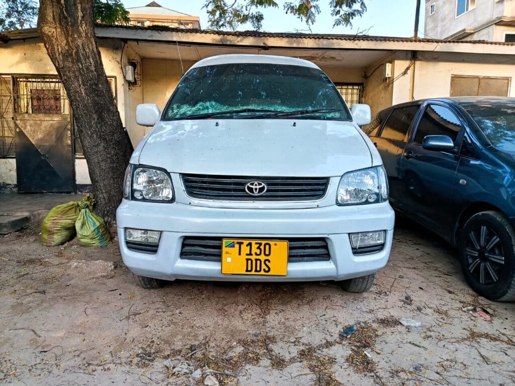 Price Of Toyota Noah 1999 for Sale in Tanzania