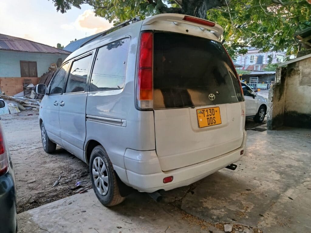 Price Toyota Noah 1999 for Sale in Dar es Salaam