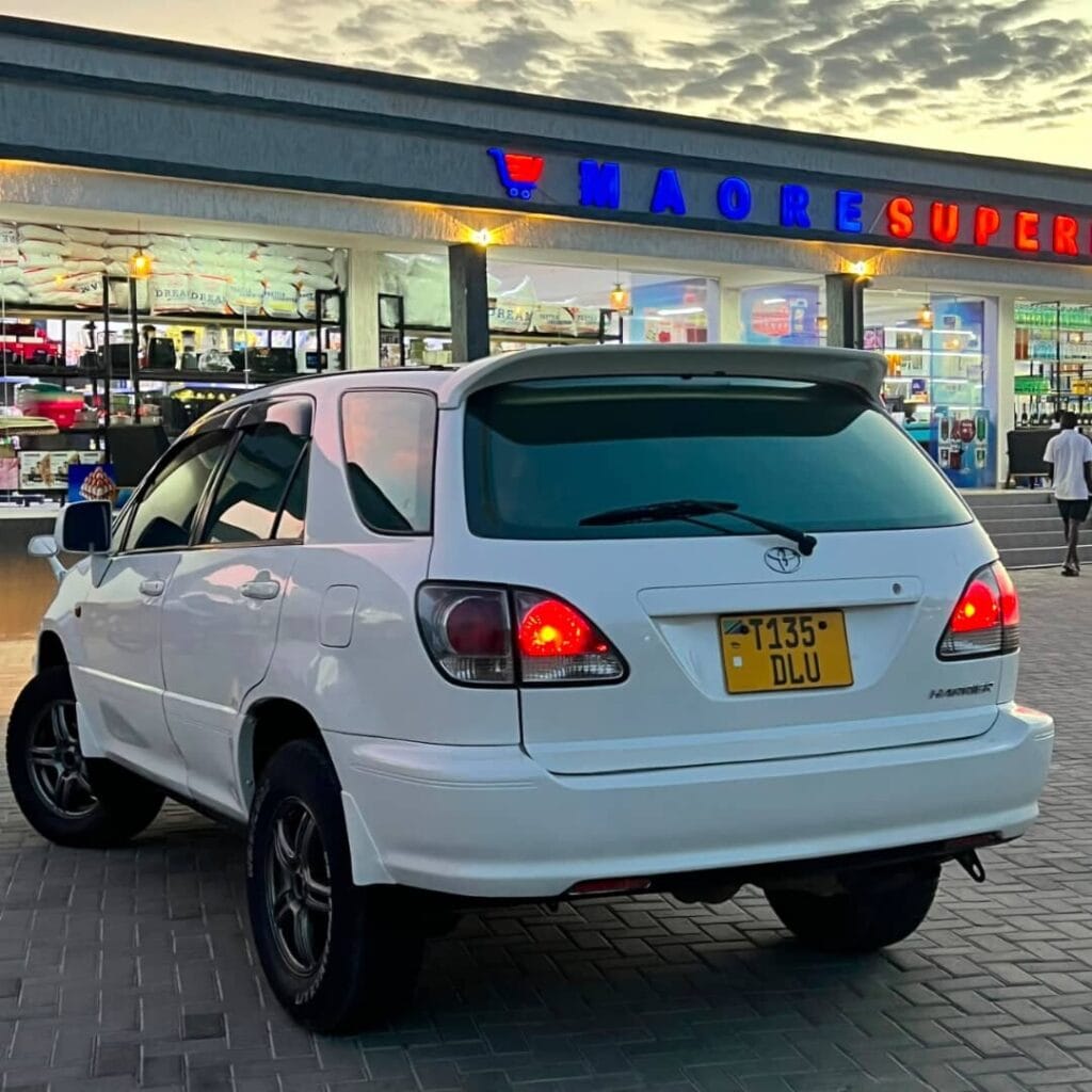 Toyota Harrier bei poa sokoni Dar es Salaam Tanzania