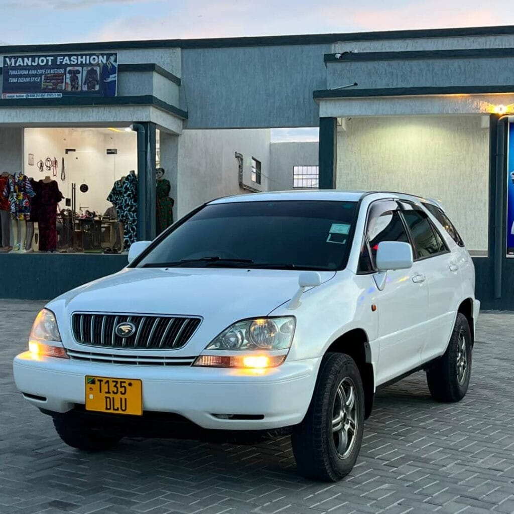 Magari Harrier 2002 lipo Dar es Salaam