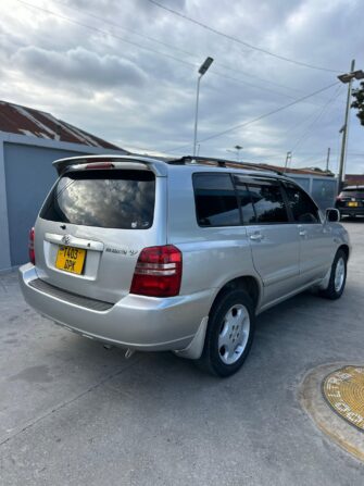 Bei Ya Toyota Kluger 2005 Sokoni Dar es Salaam Tanzania