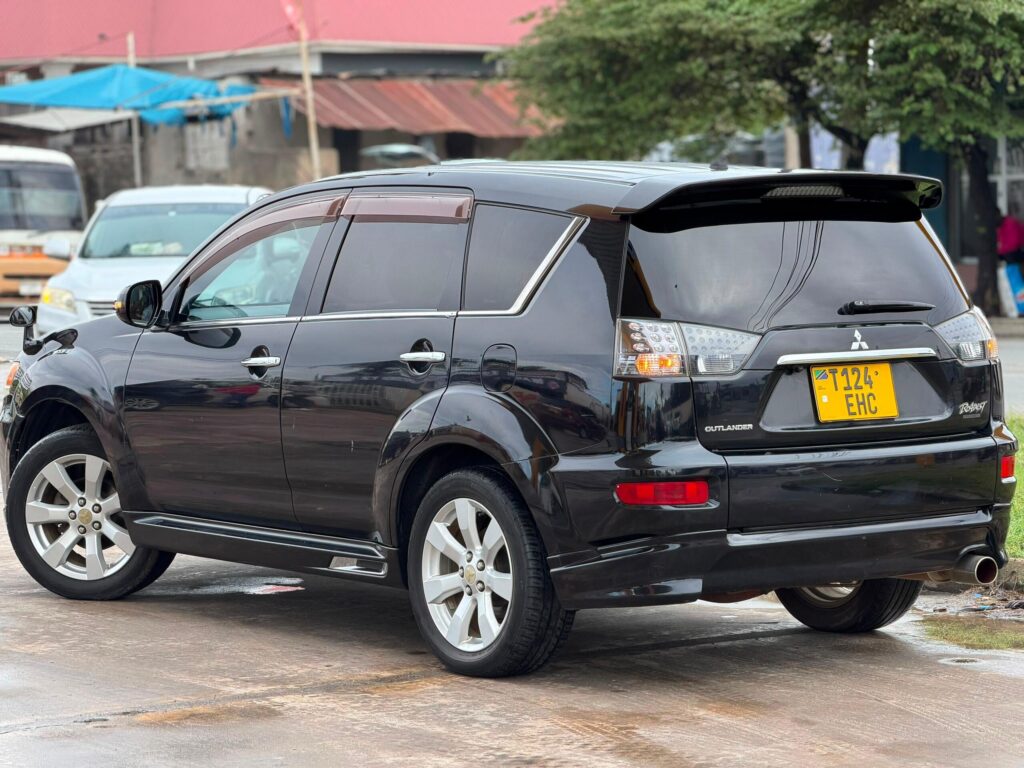 Mitsubishi Outlander bei poa sokoni Dar es Salaam Tanzania
