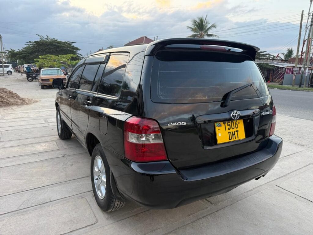Magari Sokoni Toyota Kluger ya Bei Poa 2005