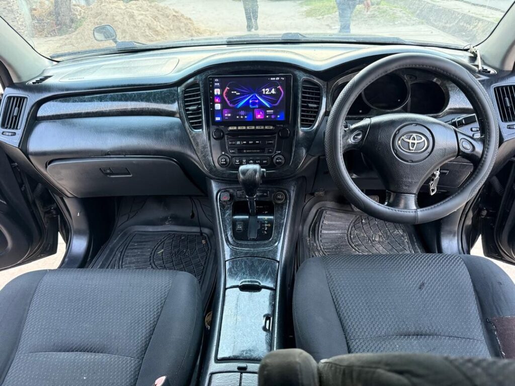 Toyota Kluger bei poa sokoni Dar es Salaam Tanzania