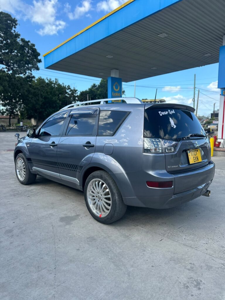 Mitsubishi Outlander bei poa sokoni Dar es Salaam Tanzania