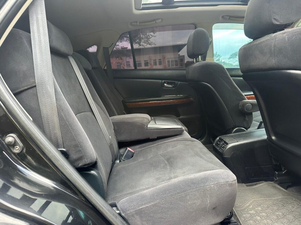 Magari Sokoni Toyota Harrier ya Bei Poa 2006