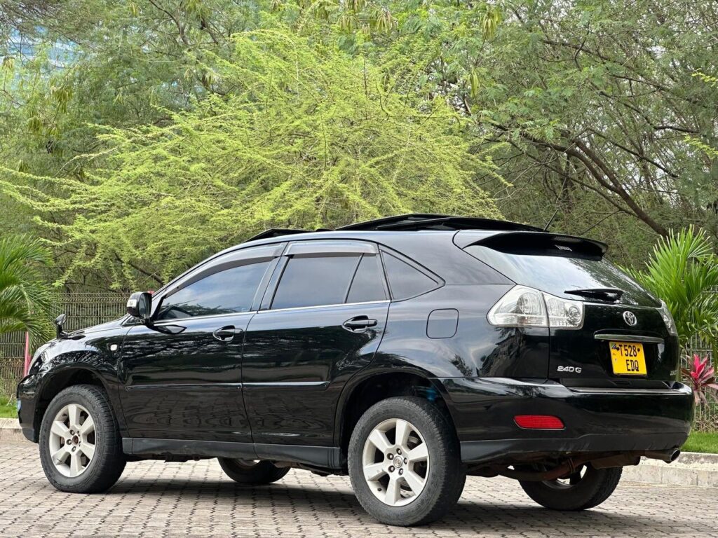 Toyota Harrier bei poa sokoni Dar es Salaam Tanzania