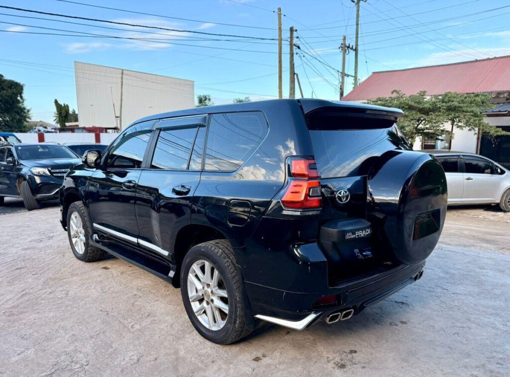 Toyota Land Cruiser Prado 2013 for Sale in Dar es Salaam