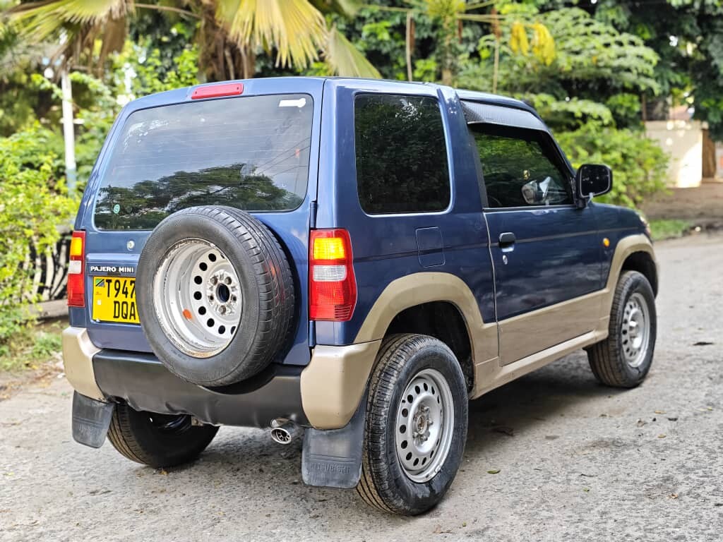 Mitsubishi Pajero bei poa sokoni Dar es Salaam Tanzania