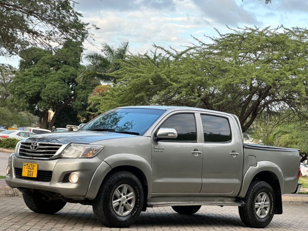 Toyota Hilux 2015 Inauzwa Dar es Salaam Tanzania