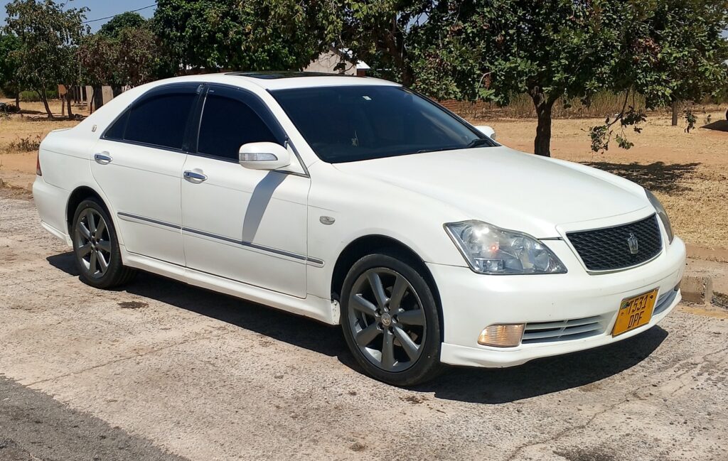 Price Toyota Crown 2006 for Sale in Mwanza